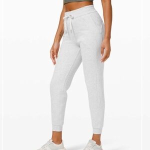 Lululemon Scuba High-Rise Jogger Fleece 28" Heathered Core Ultra Light Grey 2